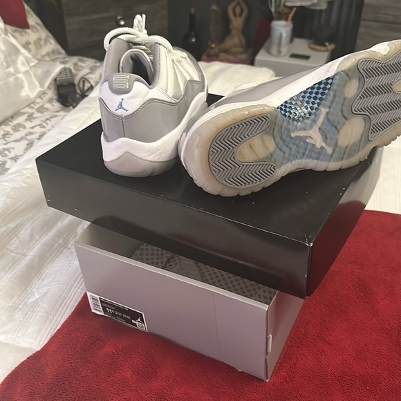 Cool grays, Jordan menl 💙💙 - Picture 2 of 5